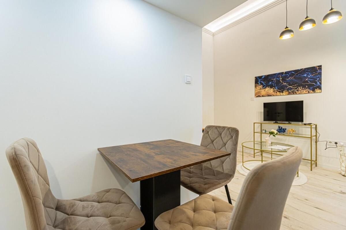 Cool In Budapest, Romeo Apartmán